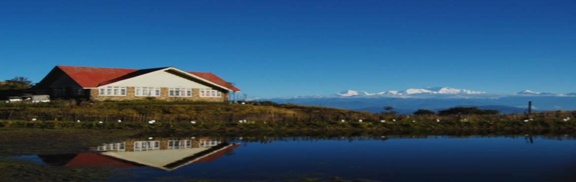 Book Online Tickets for Rendezvous with Rhododendron, Singalila .  Spend this long weekend spectacularly at the lap of the Himalayas. Stay in quaint hamlets while enjoying breathtaking views sipping in fresh Darjeeling Tea. Gather around a bonfire to keep the chill at bay while and spend a magical evening with